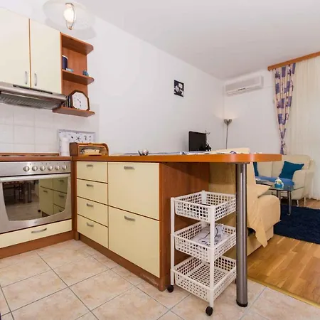 One-bedroom In Okrug Gornji V Apartment *
