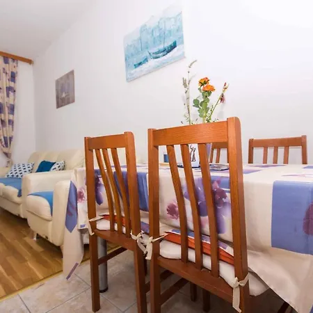 One-bedroom In Okrug Gornji V Apartment *