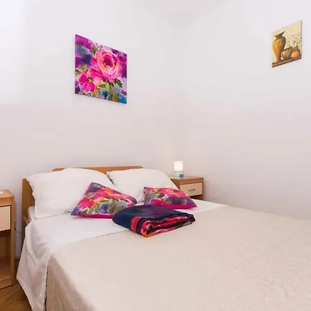 One-bedroom In Okrug Gornji V Apartment *