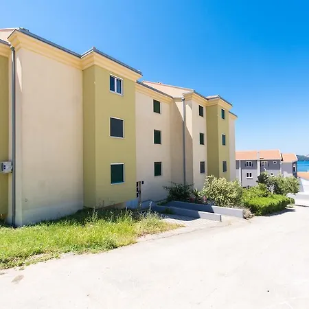 One-bedroom In Okrug Gornji V Apartment